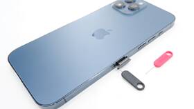 Как открыть лоток для SIM-карты на iPhone в МТС