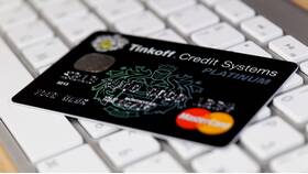 Почему на дебетовой карте Тинькофф минусовой баланс в МТС